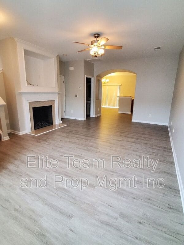 Building Photo - 12676 Persimmon Tree Dr