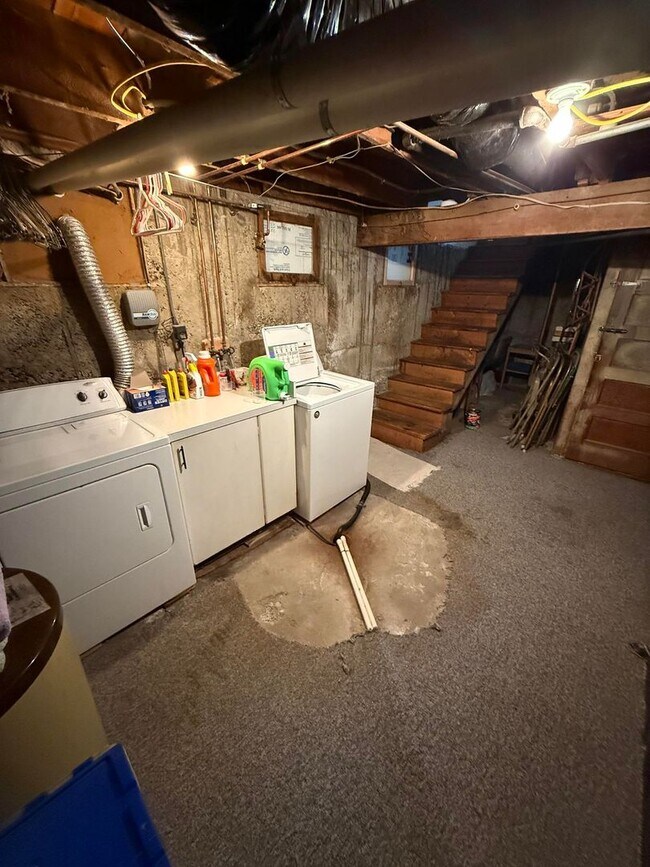 Building Photo - Warm & Furnished 2BR Home Near Billings Cl...