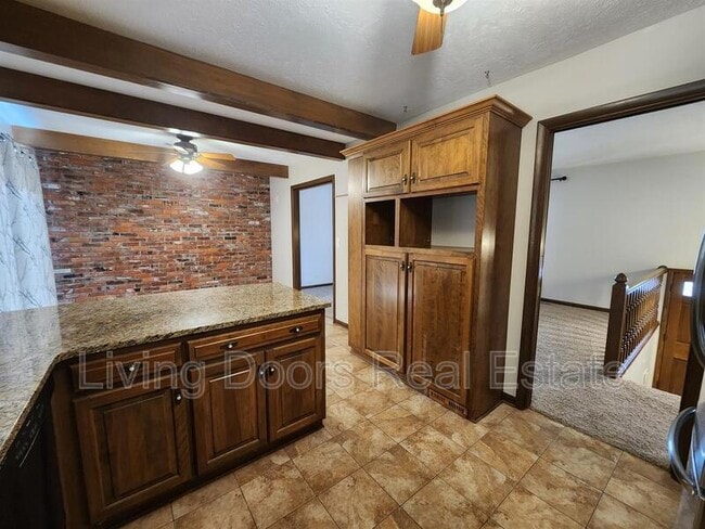 Building Photo - 7821 Trendwood Dr