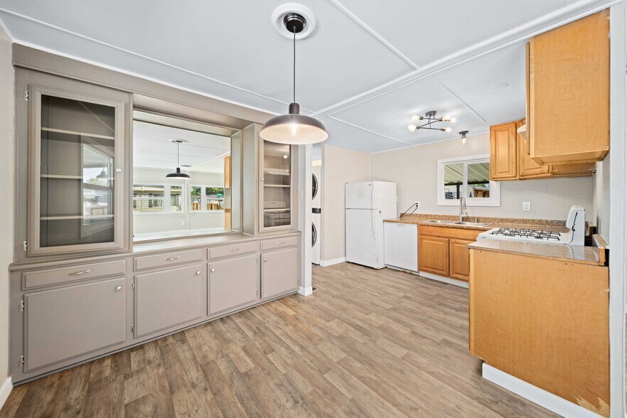 Building Photo - 3300 15th St W