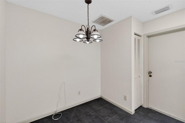 Building Photo - 5883 Darren Ct