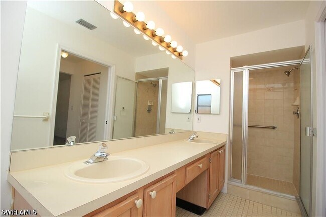 Building Photo - 224 Erie Dr