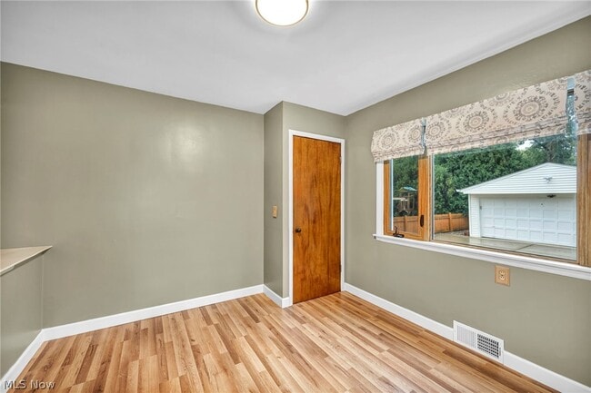 Building Photo - 24000 Knickerbocker Rd