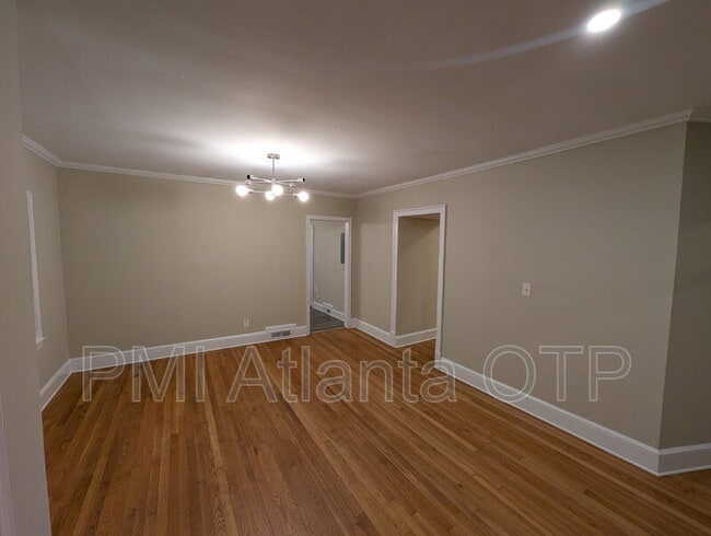 Building Photo - 1952 Wellbourne Dr NE