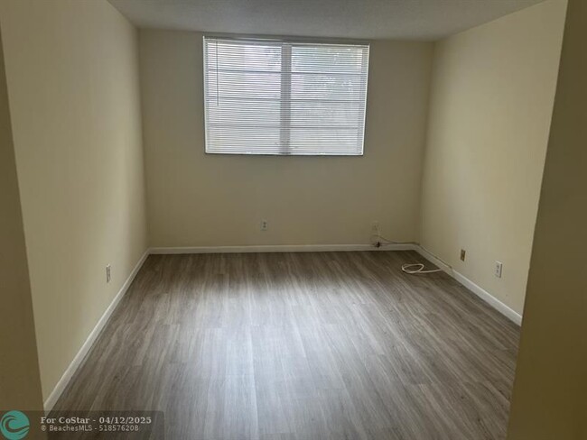 Building Photo - 6000 NW 64th Ave