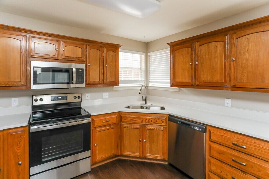 Building Photo - 211 Brookhaven Cir