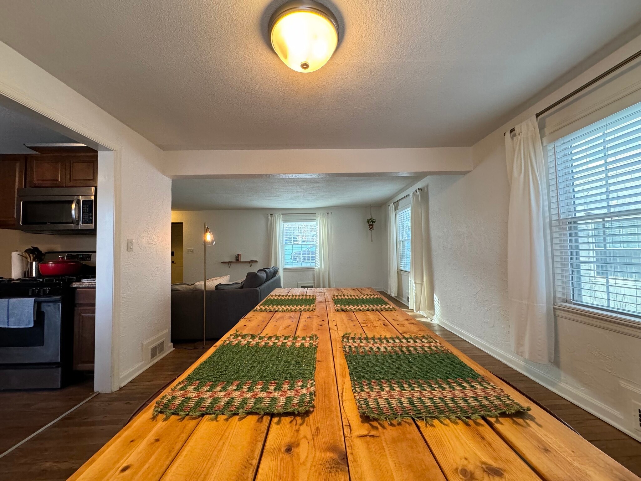 Building Photo - 620 E 63rd Ter