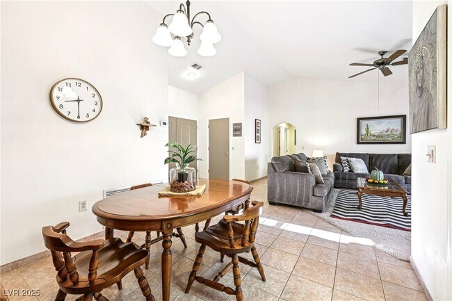 Building Photo - 3013 Sungold Dr