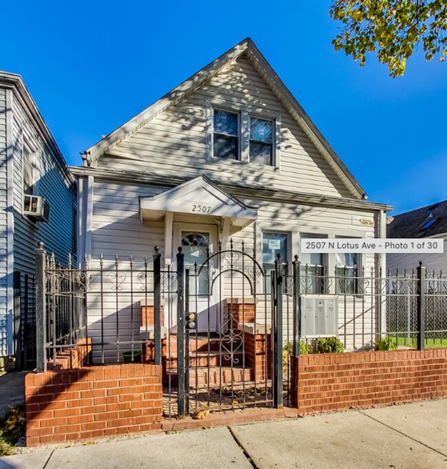 Primary Photo - 2507 N Lotus Ave