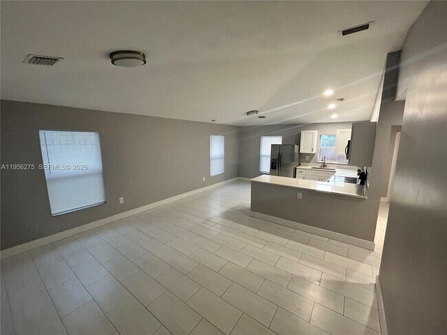 Building Photo - 1724 NW 1st Pl