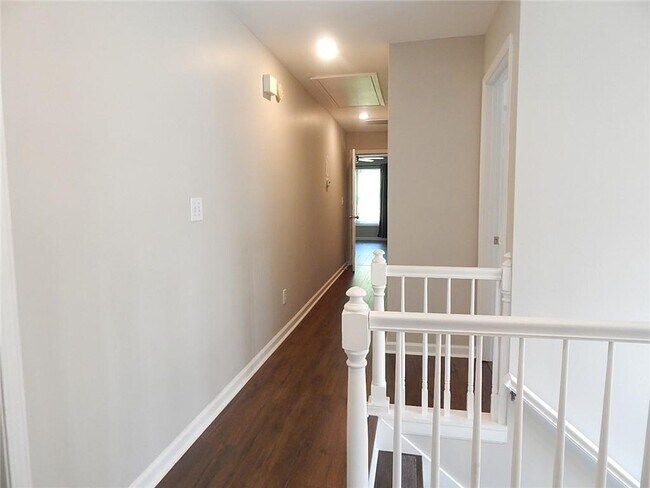 Building Photo - 115 Brentwood Ln