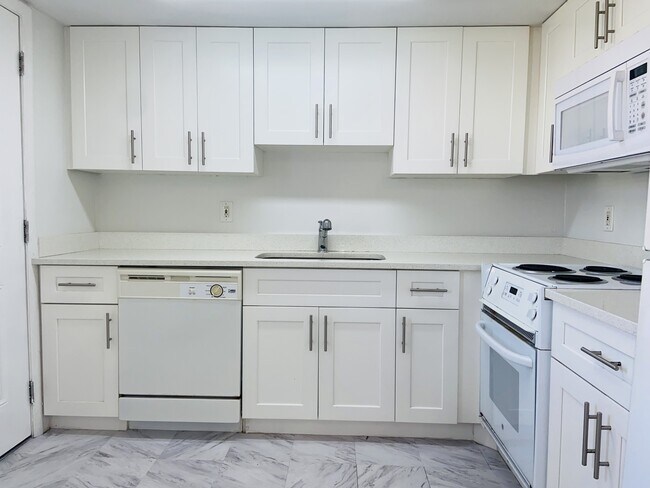 Building Photo - 4500 N Flagler Dr