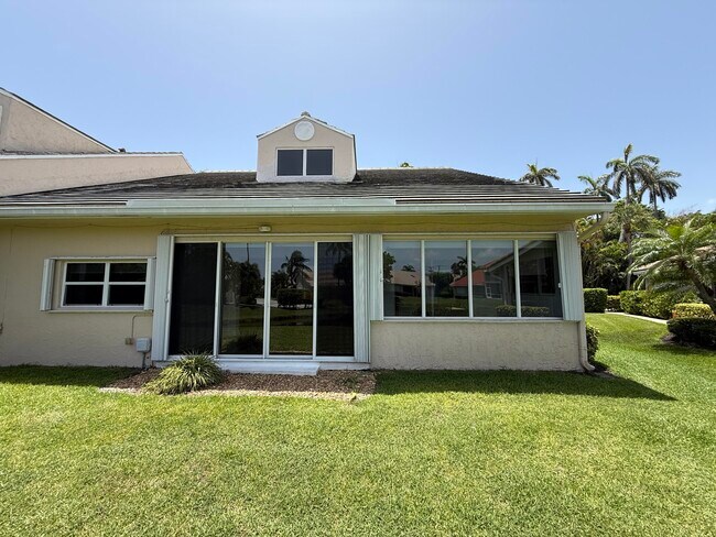 Building Photo - 225 N Lakeshore Dr