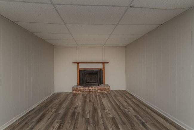 Building Photo - Updated 1 bed/1 bath apartment, great loca...