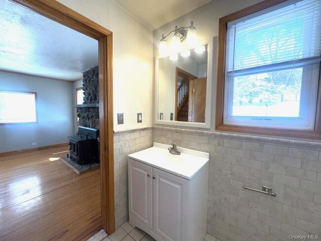 Building Photo - 16 Lake Ave