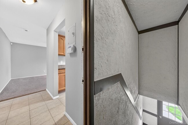 Building Photo - 31 Doxbury Ln