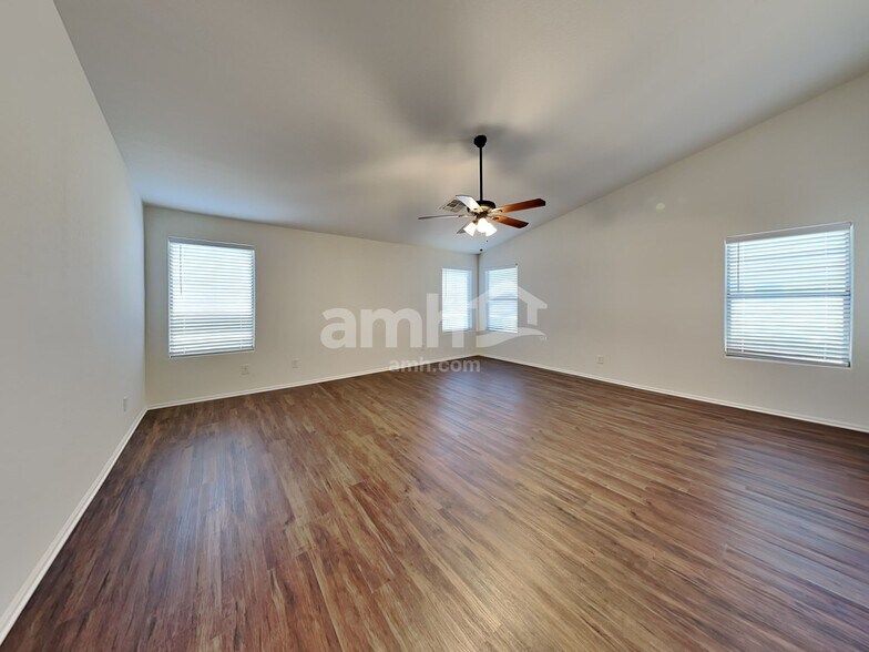 Building Photo - 17658 W Bloomfield Rd
