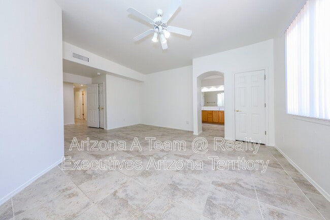 Building Photo - 352 S Vía De Los Rosales