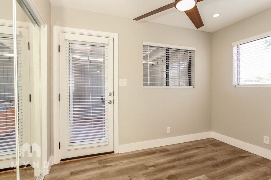 Building Photo - 7043 E Hearn Rd