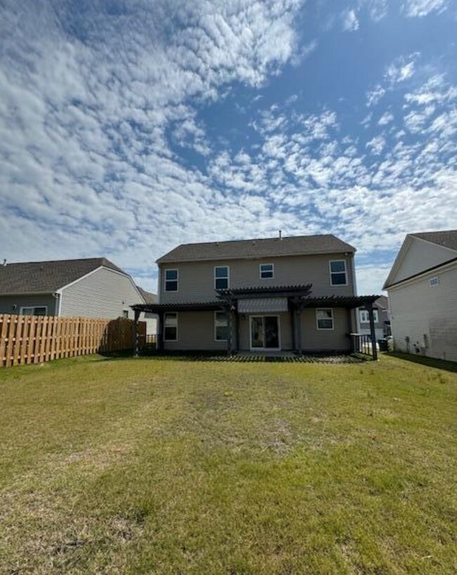 Building Photo - 566 Burnaby Ct