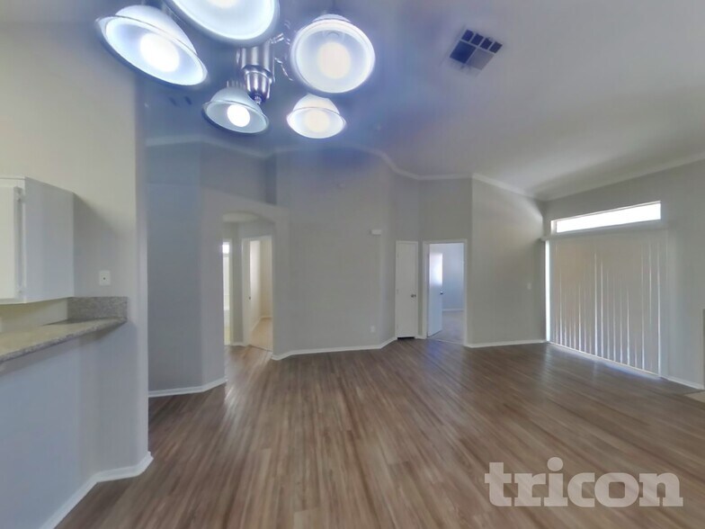 Building Photo - 6232 Diazo St