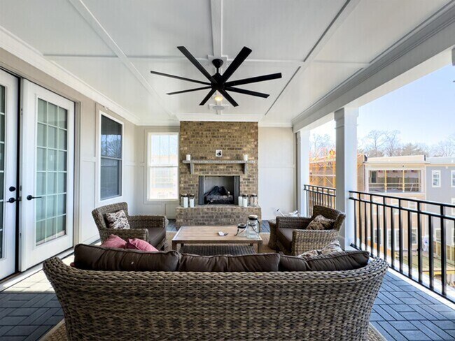 Building Photo - Gorgeous Townhome For Rent in the heart of...