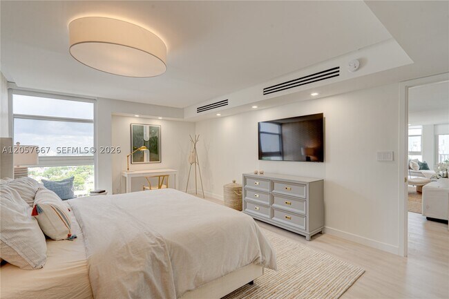 Building Photo - 1370 S Ocean Blvd