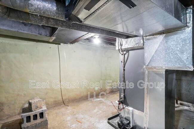 Building Photo - 208 N Mary St