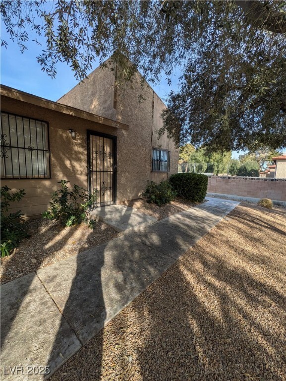 Building Photo - 4252 Rollingstone Dr