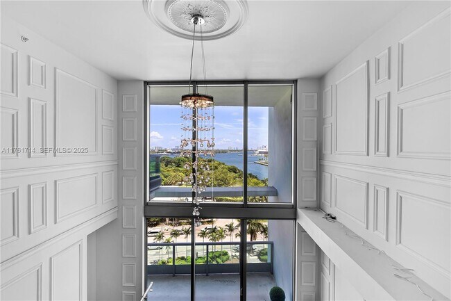 Building Photo - 900 Biscayne Blvd