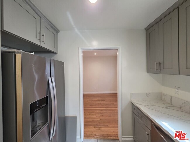 Building Photo - 102 Gaviota Ave