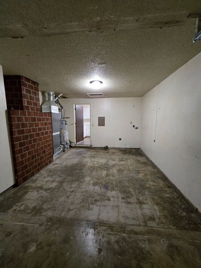 Building Photo - DYF-404-KA