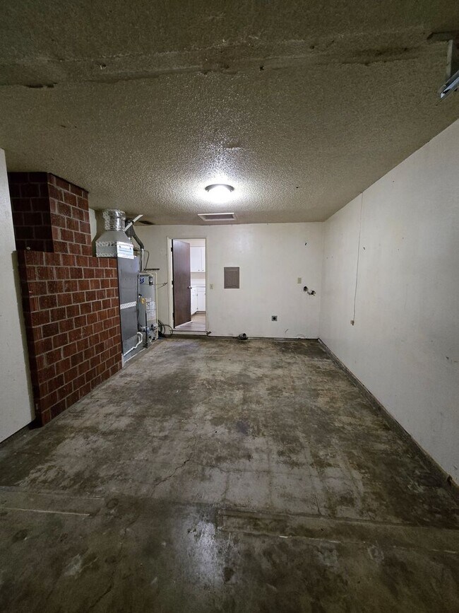 Building Photo - Kay Avenue Duplex