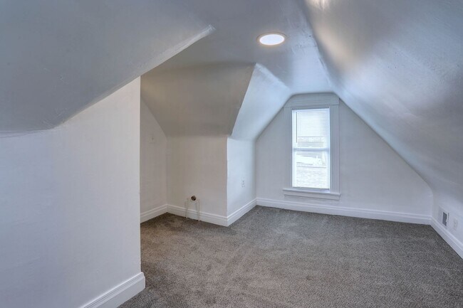 Building Photo - Renovated Single Family 2BR+2Bonus Rm/2.5BA Home in the Heart of Waverly