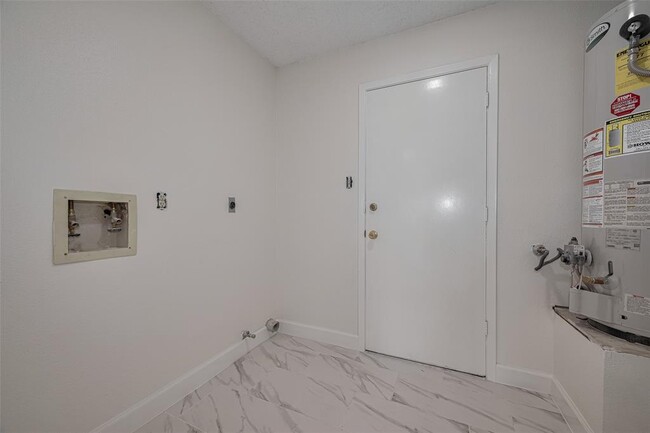 Building Photo - 15934 Barbarossa Dr