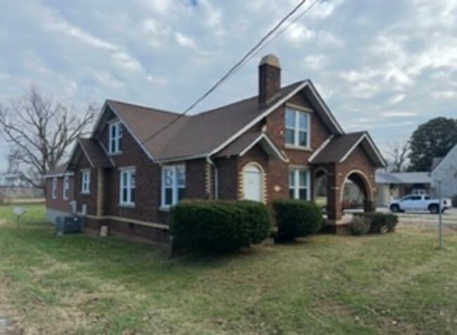 Building Photo - 406 North Main St