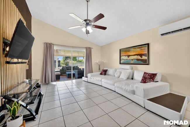 Building Photo - 3BR Modern Orlando 32824 Some Utilities Inc.