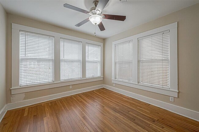 Building Photo - 707 Peden St