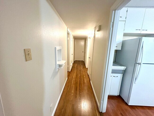 Building Photo - *MOVE IN SPECIAL* Stylishly Renovated Home with Fenced Backyard & Two Living Areas!