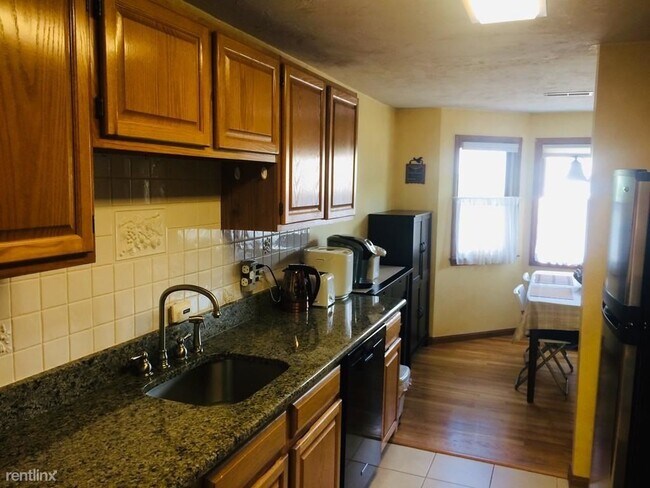 Building Photo - 2 br, 2.5 bath Townhome - 6 Tisdale Dr # 6