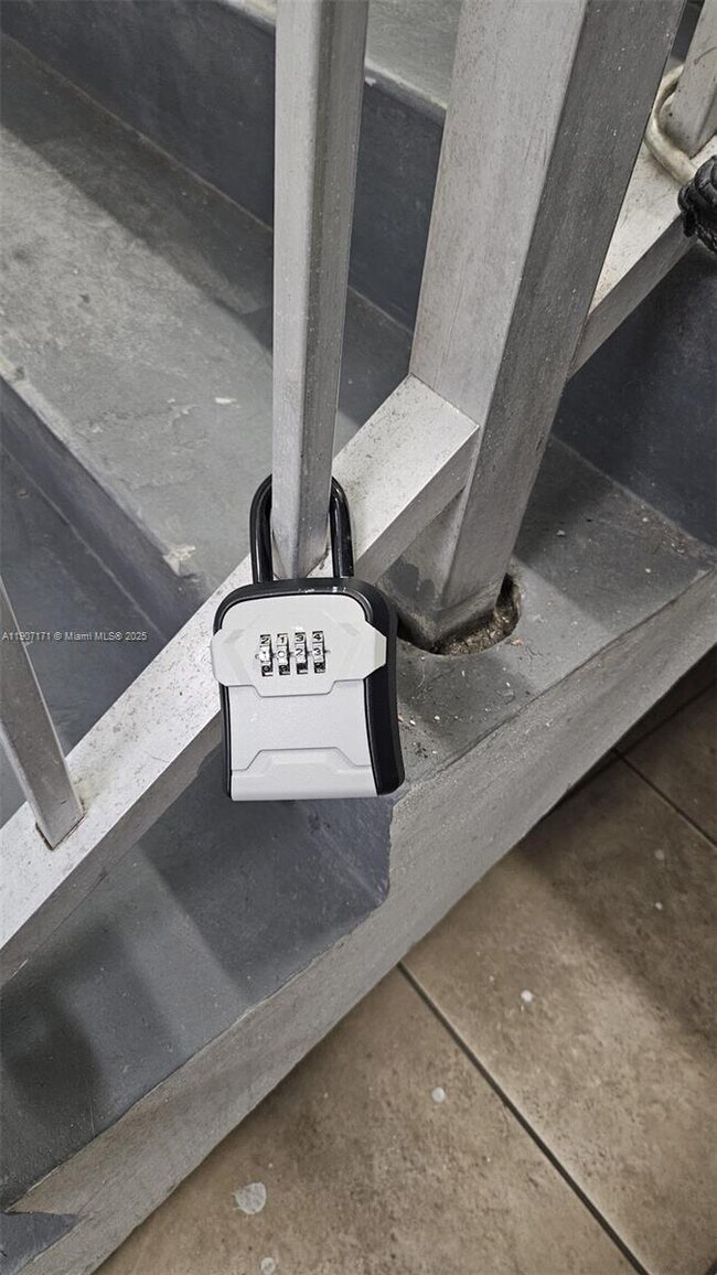 Building Photo - 1720 NW N River Dr