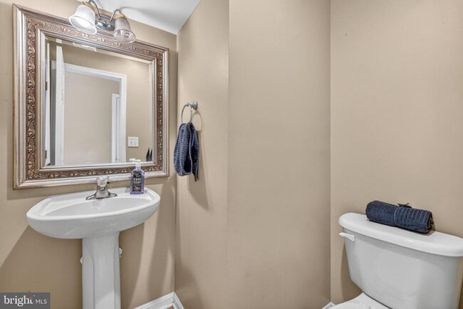 Building Photo - 33 Wild Rose Dr