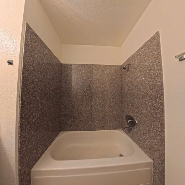 Building Photo - Gated Community | Close To The Strip | 2nd Floor Unit