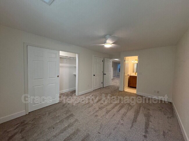Building Photo - 352 Galapago St