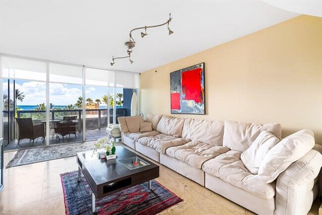 Building Photo - 18911 Collins Ave