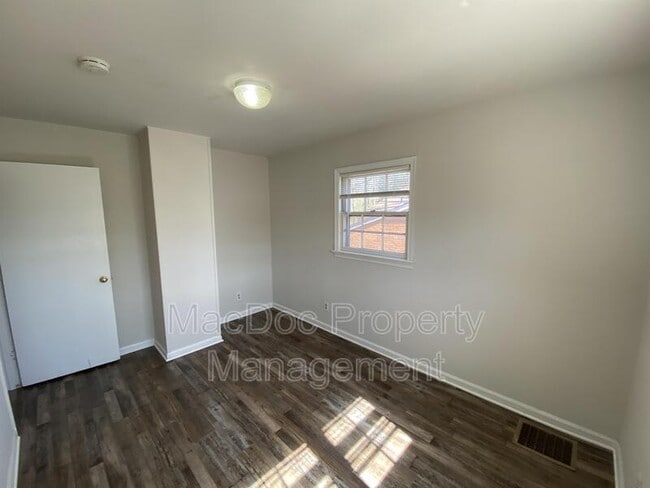 Building Photo - 155 Longstreet Ave