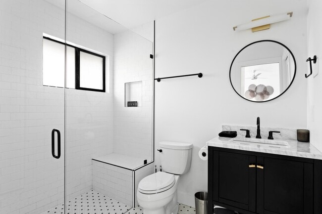 Building Photo - 4633 N 49th Pl