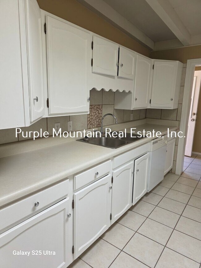 Building Photo - 1429 Walden Dr