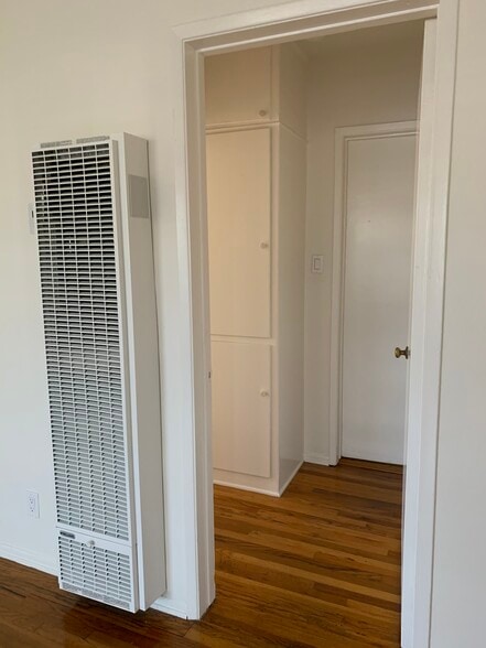 Wall Heater - 1517 Pontius Ave