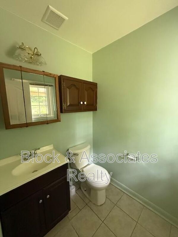 Building Photo - 1802 Waldo St